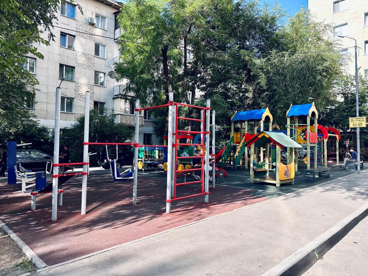 Жк Молодежный В Центре Алматы Almaty Exterior foto