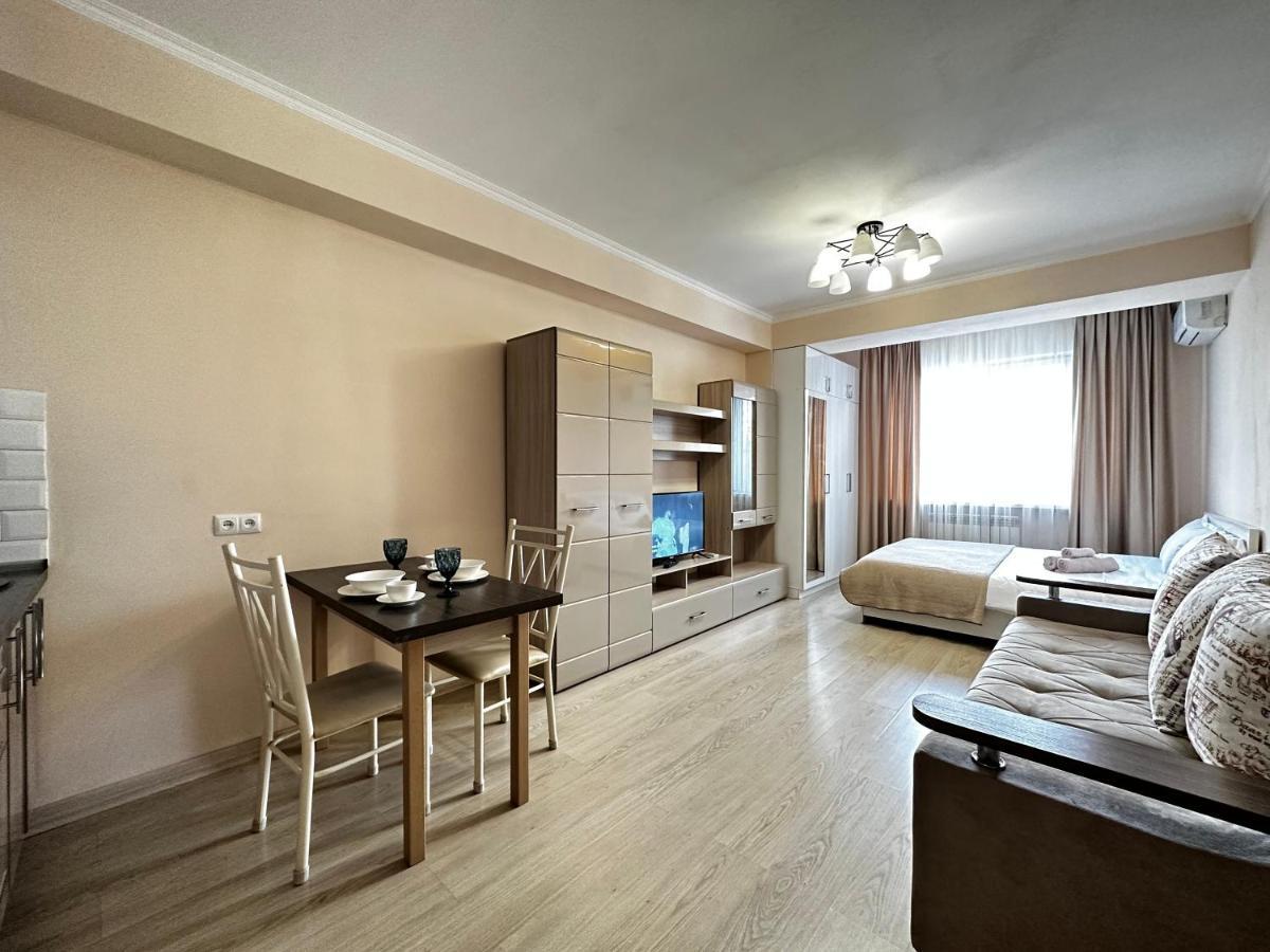 Жк Молодежный В Центре Алматы Almaty Exterior foto