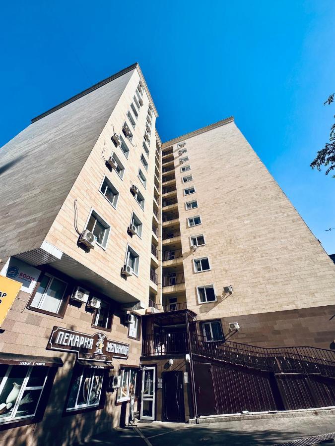 Жк Молодежный В Центре Алматы Almaty Exterior foto